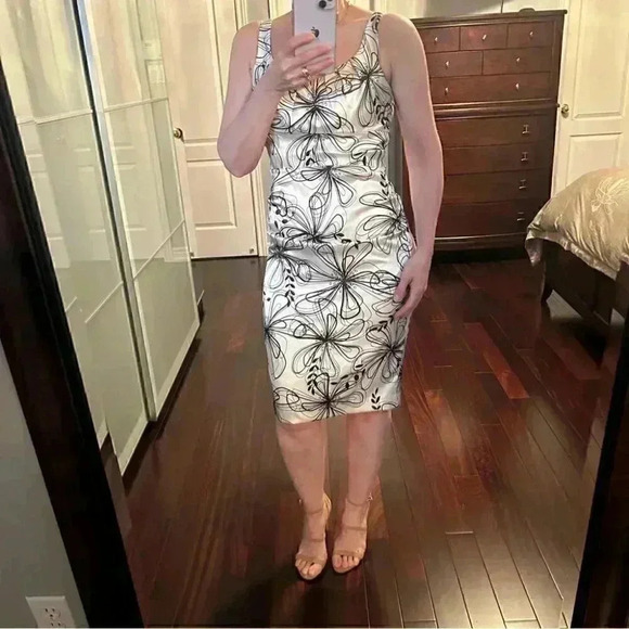 London Times Sheath Dress Sleeveless Ruched Bodycon Ivory & Black Size 4 - Picture 14 of 16